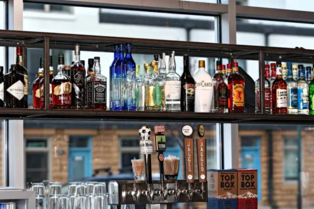 Seeking experienced bartender for the upcoming football season, please send resume to maxwellvail@gmail.com