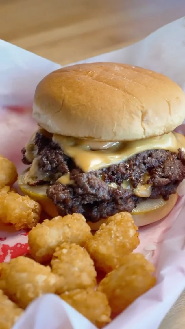 🏈 Monday Night Football Deals🏈Half-price smash burgers and $3 Lawrence Lager from 5pm–7pm. Grab a seat, grab a burger, and let’s make Monday night smashing! 🍔🍺••••#denversports #denversportsbar #303eats #5280foodies #denverbeer #downtowndenver