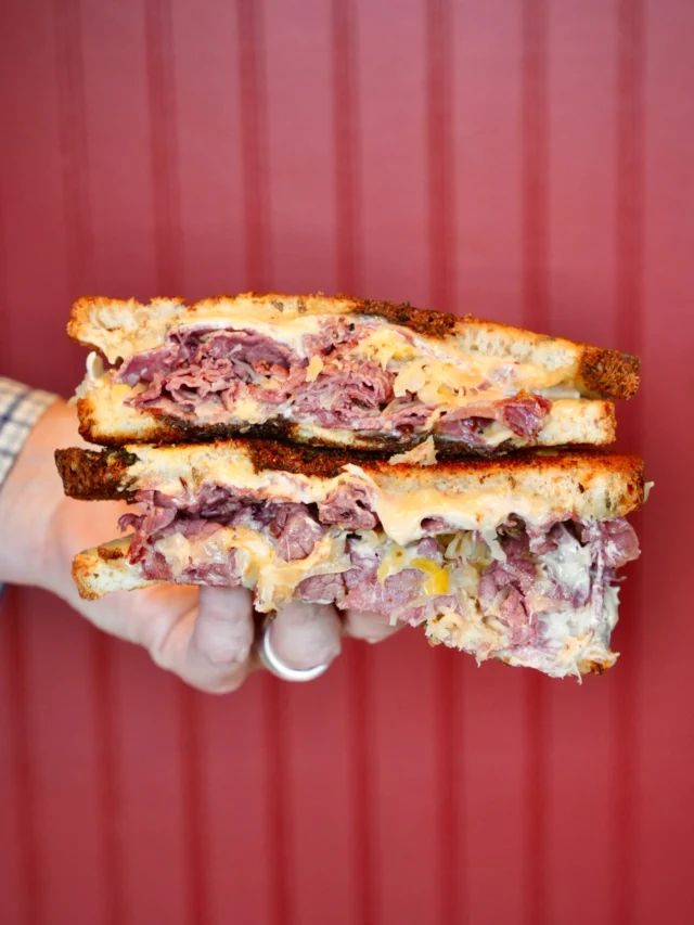 This isn’t a light lunch kind of Reuben.House corned beef.Swiss melting just right.Sauerkraut for the bite.Toasted rye.Pair it with a draft and call it a day.